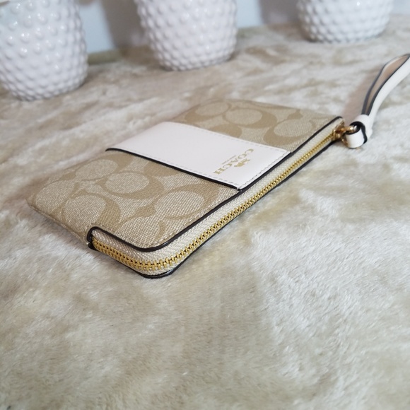 COACH NEW Women's Wristlet Signature Clutch Coach NWT White - Picture 6 of 7